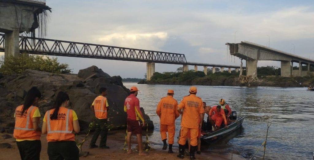 Sobe para 12 o número de desaparecidos após ponte entre MA e TO desabar; buscas serão retomadas;