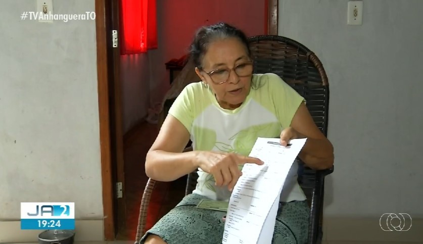 Idosa tem aposentadoria suspensa e descobre que teve certidão de óbito emitida por hospital: ‘Espero viver por muitos anos’