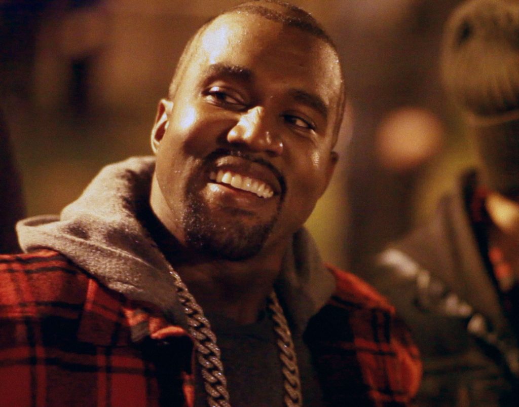 Site de Kanye West sai do ar após vender camisetas com suástica e rapper é dispensado por agência