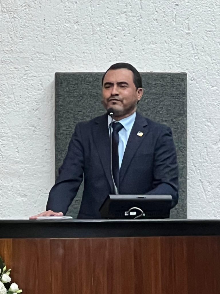 Nova mesa diretora da Assembleia Legislativa do Tocantins toma posse para o biênio 2025/2026