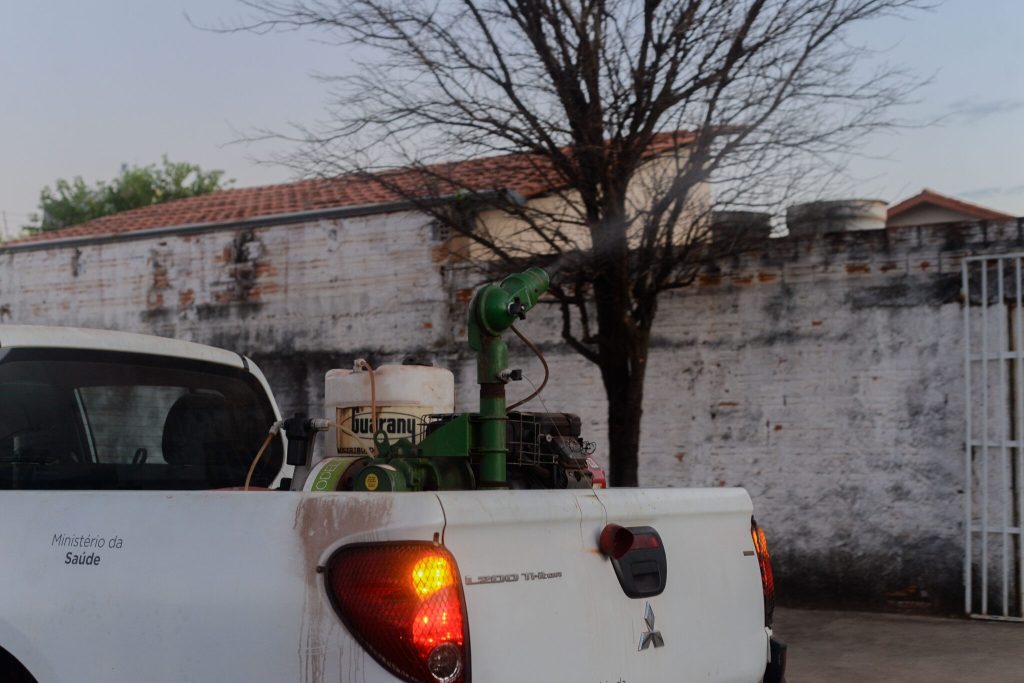 Carro ‘fumacê’ vai percorrer bairros de Palmas para ajudar no combate ao mosquito da dengue; veja cronograma