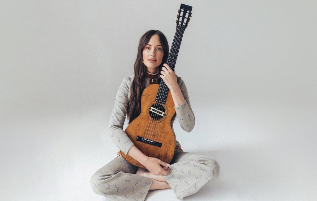 Estrela country, Kacey Musgraves fala sobre sertanejo: ‘É ótimo ver o estilo western no mundo’