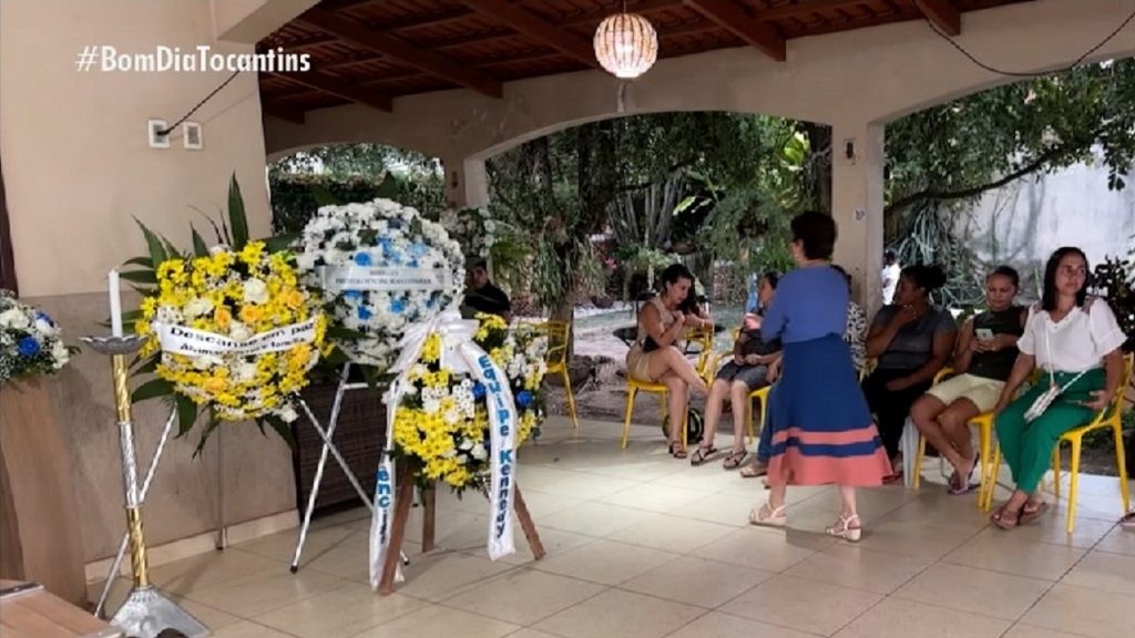 Parentes e amigos prestam as últimas homenagens ao prefeito de Augustinópolis