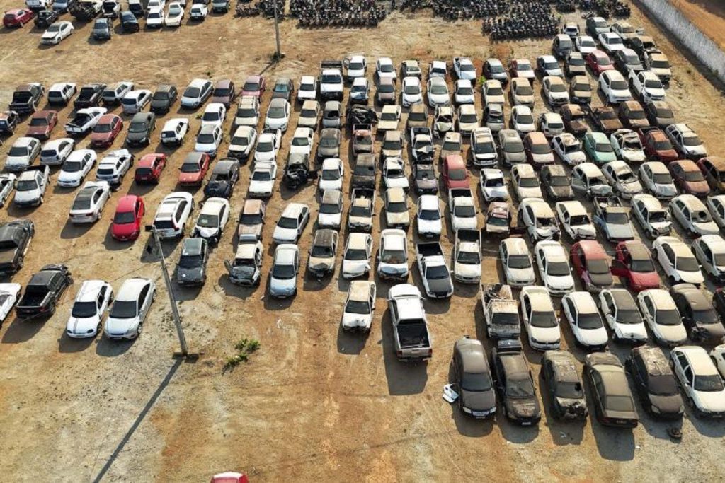 Detran notifica donos quase de 2 mil veículos apreendidos que podem ser leiloados; veja lista