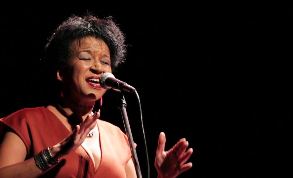 Juçara Marçal tem lançado álbum com o show em que a morte lhe caiu bem