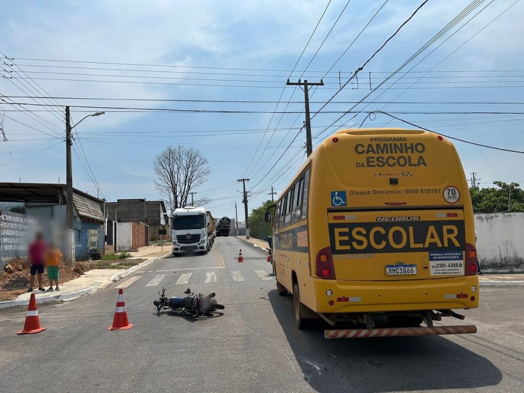 Acidente entre moto e ônibus escolar deixa um homem morto em cruzamento de Gurupi