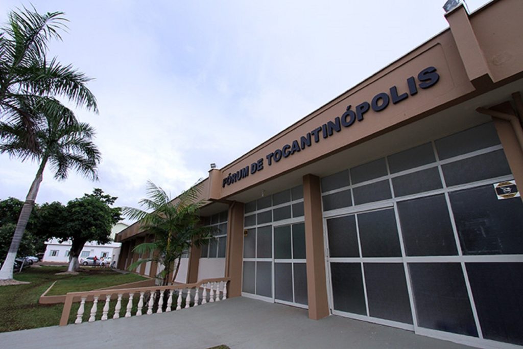 Mãe usa o corpo para salvar bebê de facadas do ex-companheiro; agressor é condenado