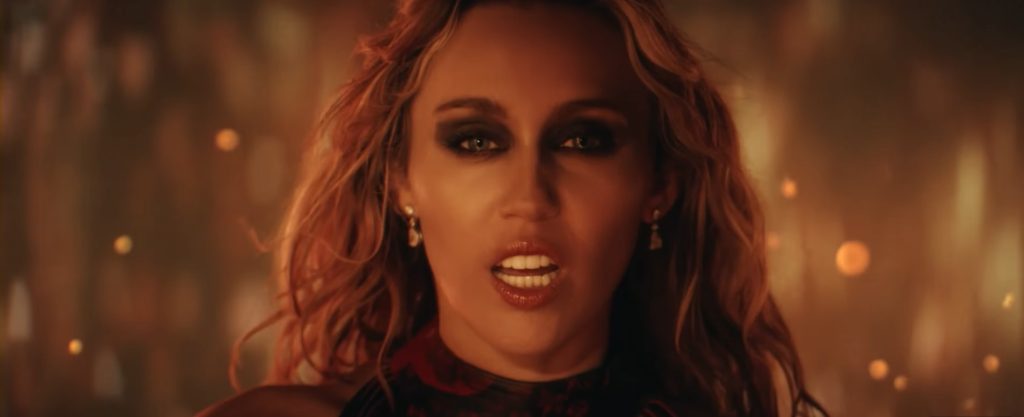 Miley Cyrus, Ed Shereen e Billy Idol aparecem em pré-lista do Oscar 2026; veja outros artistas