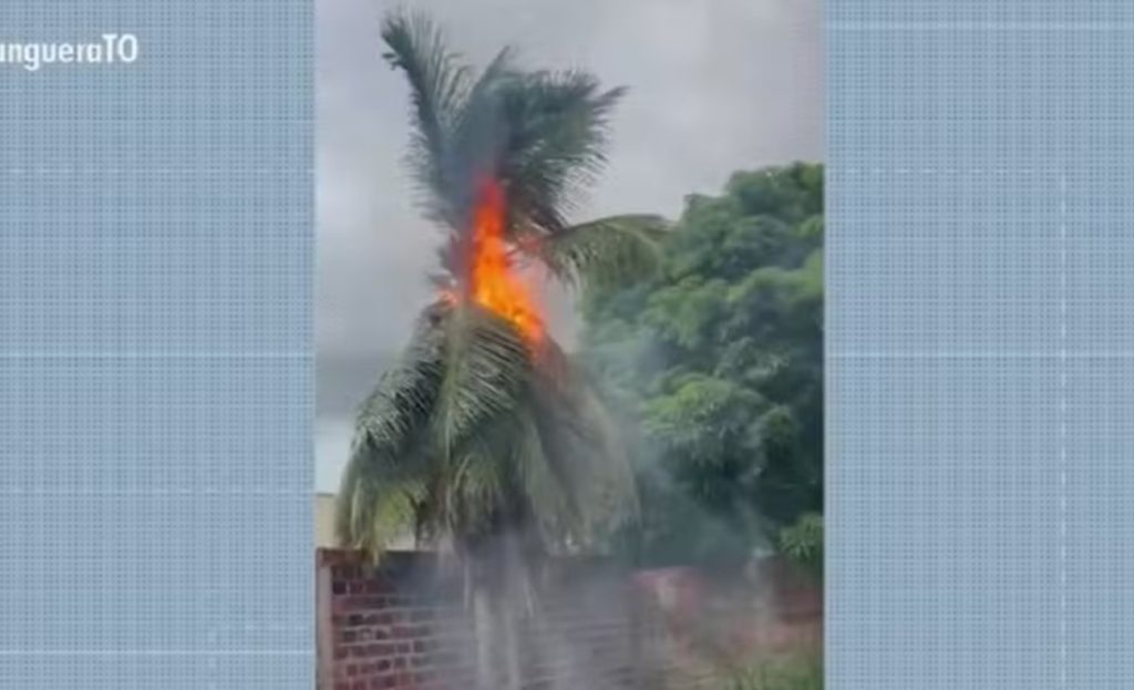 Homem tem casa atingida por raio na véspera de Natal e relembra morte do pai por descarga elétrica