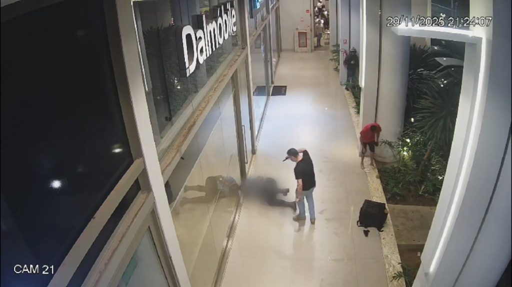 Defesa de motorista foragido indica onde está arma que matou vigia em shopping de Palmas