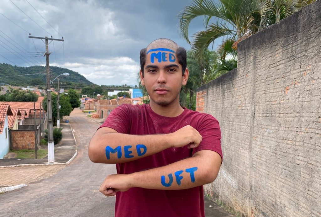 Estudante que trabalhava na roça e passou em medicina vai tentar bolsa para se manter na universidade: ‘Muito caro o aluguel’
