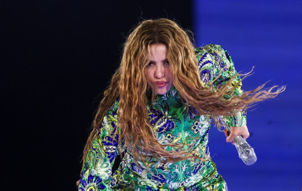Sob a lua de Copacabana, Shakira reúne sua alcateia em noite histórica