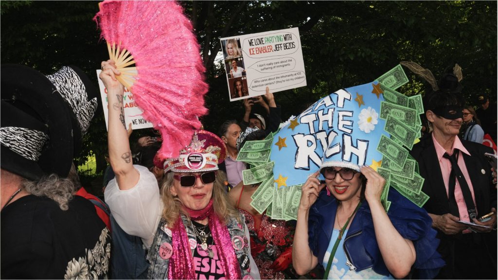 Met Gala 2026 é alvo de protestos contra Jeff Bezos e outros bilionários