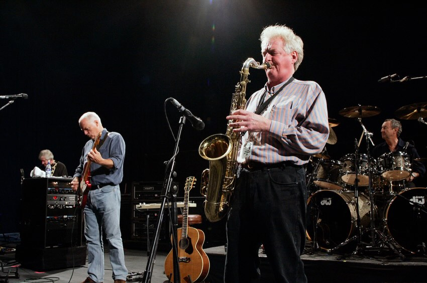 Morre Dick Parry, saxofonista histórico do Pink Floyd