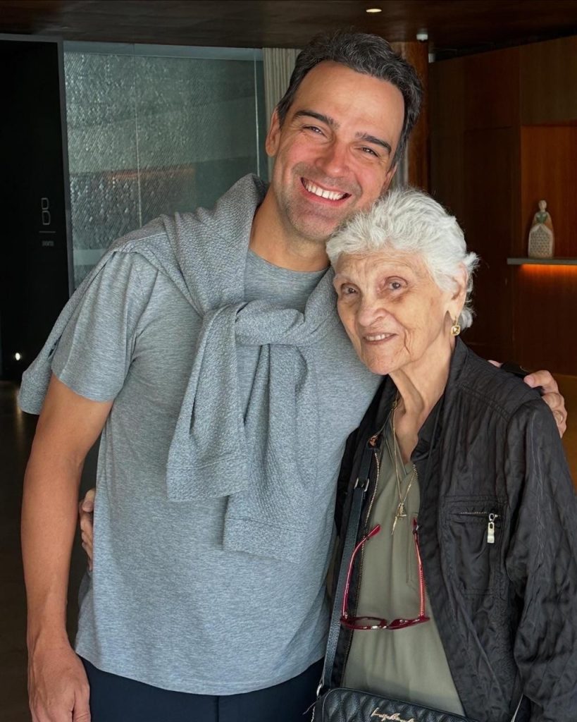 Tadeu Schmidt lamenta morte da mãe aos 92 anos: ‘Tenho muita dificuldade pra aceitar que nunca mais vou te ver’