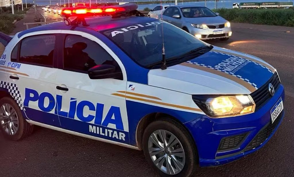 Homem é morto a facadas em bar e suspeito é preso
