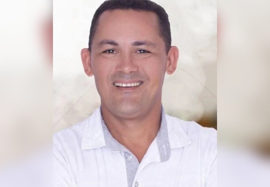 Servidor público morre após caminhonete bater de frente com caminhão carregado com gado