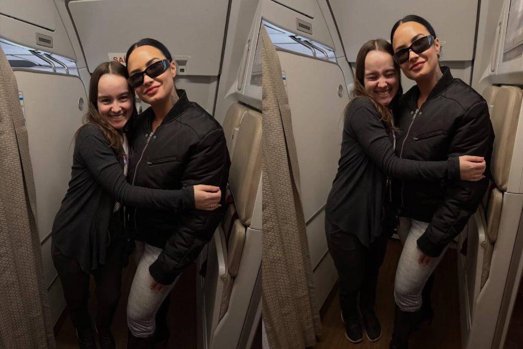 Comissária de bordo relata encontro com Demi Lovato em avião: ‘Perdi 6 voos, mas realizei um sonho’